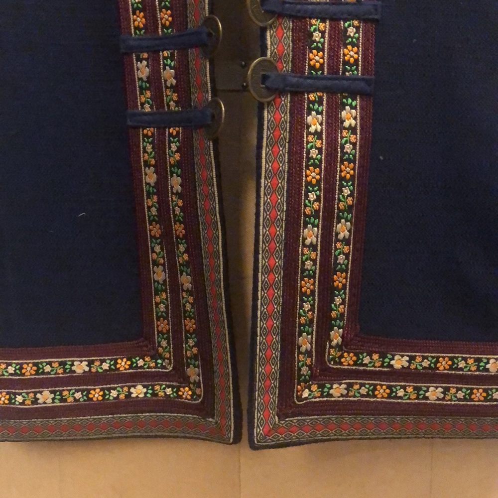 Beautiful!!Embroidered Mandarin Collared Jacket - image 3